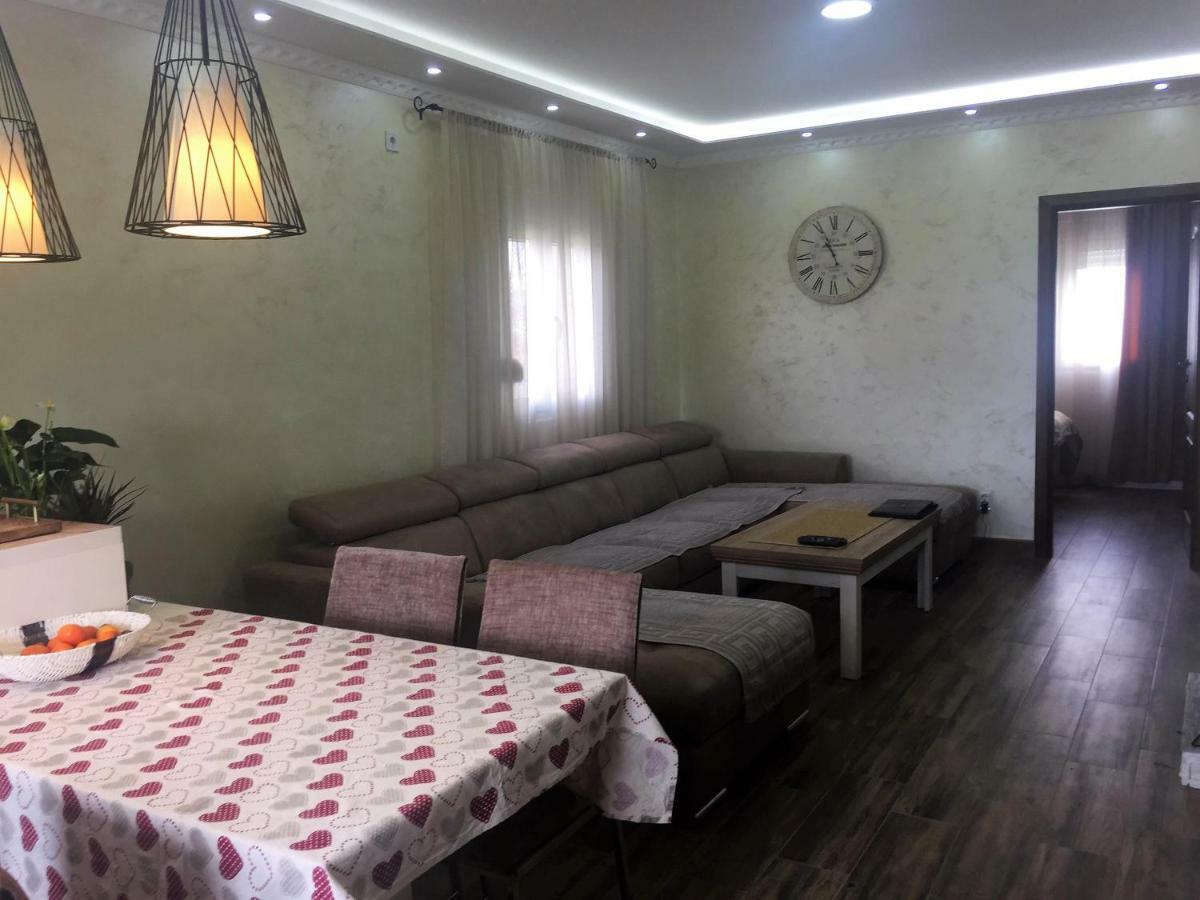 Eko Apartmani Krackovic Golubovci Kültér fotó