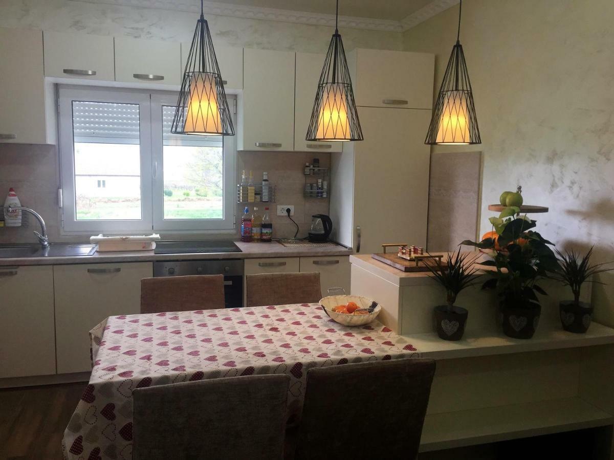 Eko Apartmani Krackovic Golubovci Kültér fotó