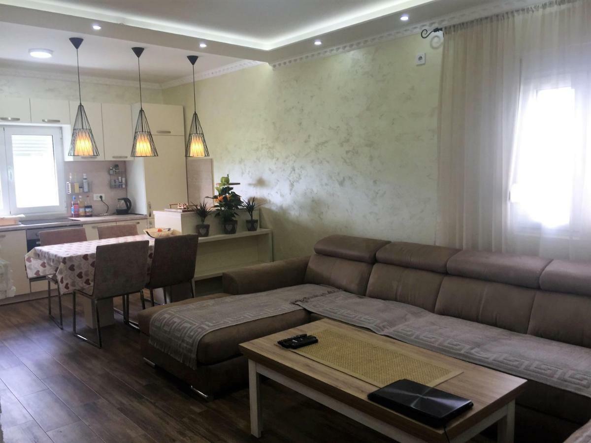Eko Apartmani Krackovic Golubovci Kültér fotó